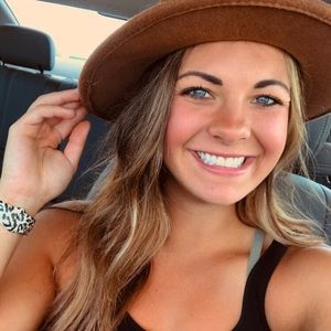 Meet your Posher, Hannah